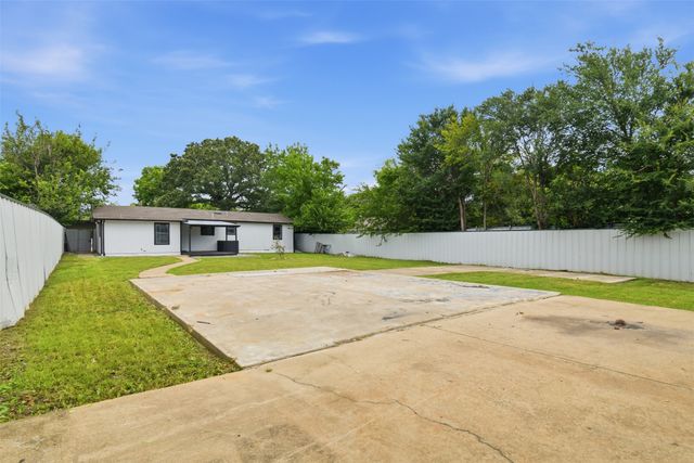 746 Quietwood Drive, Dallas, TX 75253