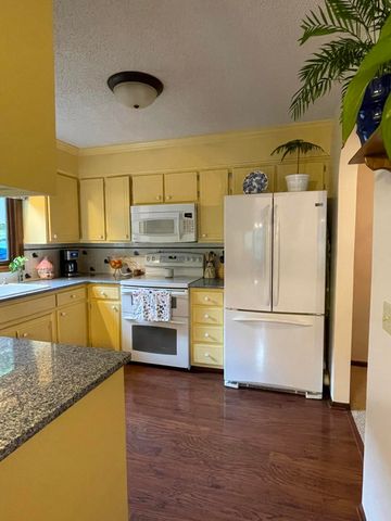 200 UPLAND Drive, Council Bluffs, IA 51503