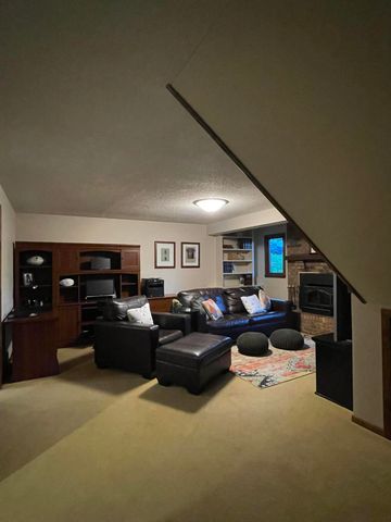 200 UPLAND Drive, Council Bluffs, IA 51503