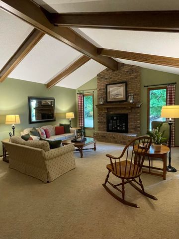 200 UPLAND Drive, Council Bluffs, IA 51503