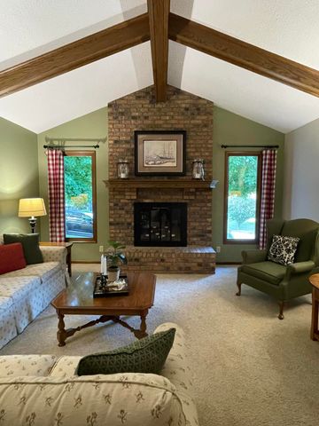 200 UPLAND Drive, Council Bluffs, IA 51503