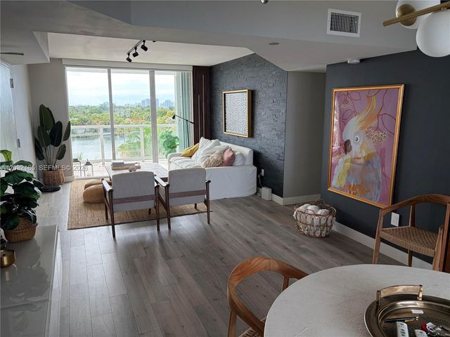 5900 Collins Avenue 702, Miami Beach, FL 33140
