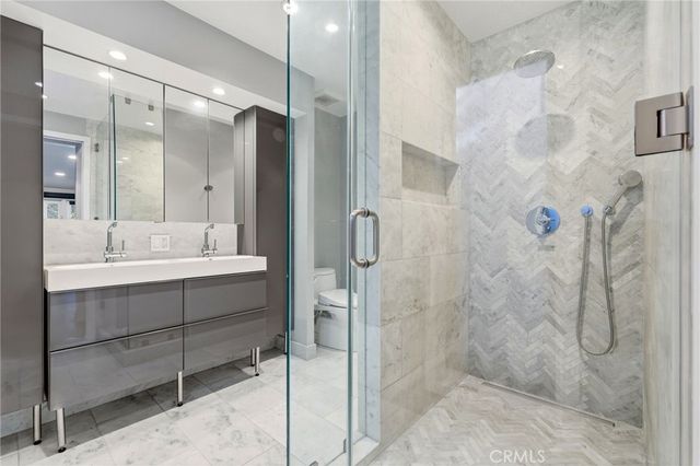 3148 Barbara Court, Los Angeles, CA 90068