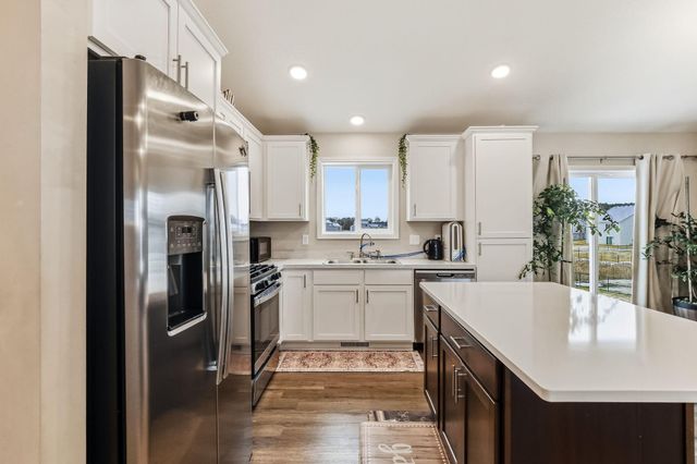 1004 Triumph Trail NE, Isanti, MN 55040