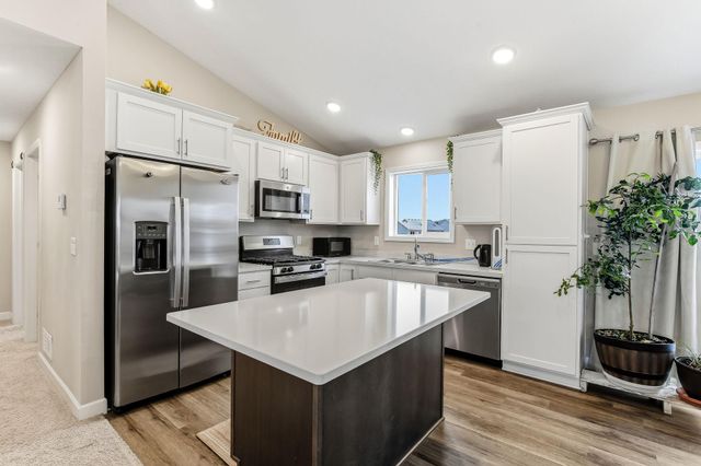 1004 Triumph Trail NE, Isanti, MN 55040