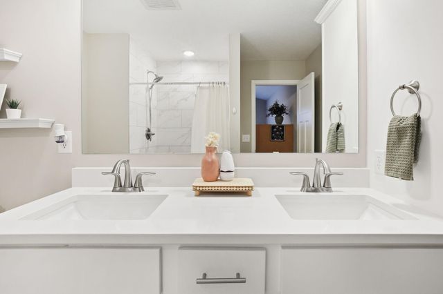 1004 Triumph Trail NE, Isanti, MN 55040