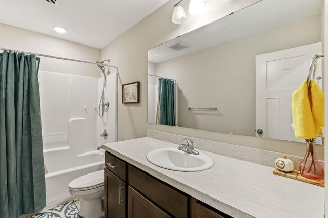 1004 Triumph Trail NE, Isanti, MN 55040