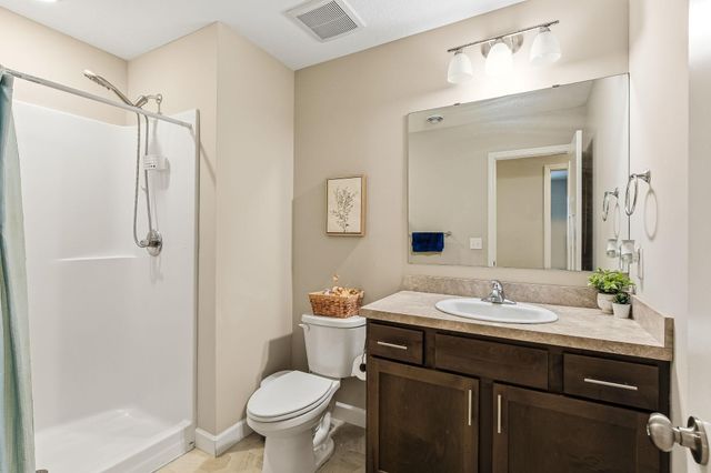 1004 Triumph Trail NE, Isanti, MN 55040