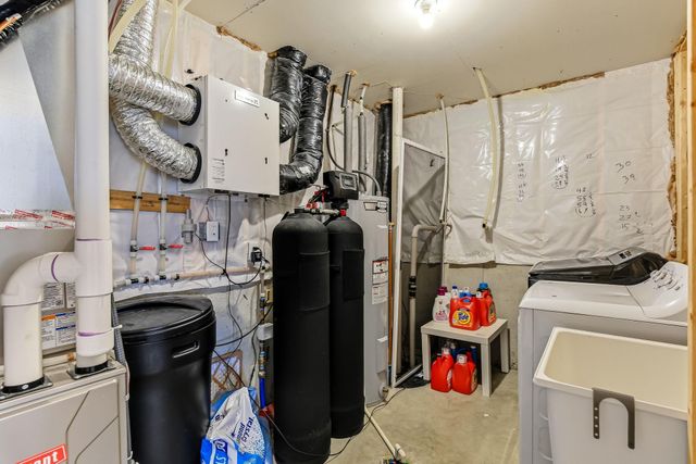 1004 Triumph Trail NE, Isanti, MN 55040