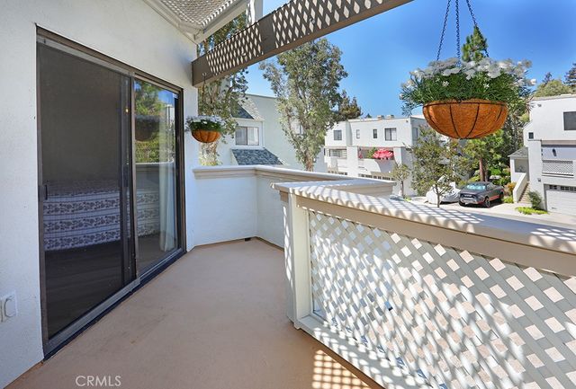 5846 E Creekside 31, Orange, CA 92869