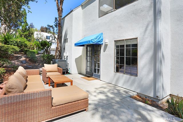 5846 E Creekside 31, Orange, CA 92869