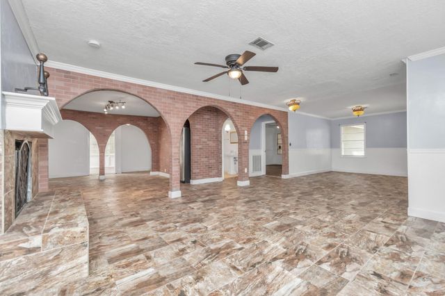 602 Everett Street, Conroe, TX 77301