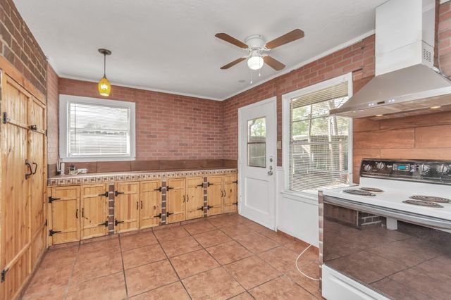 602 Everett Street, Conroe, TX 77301