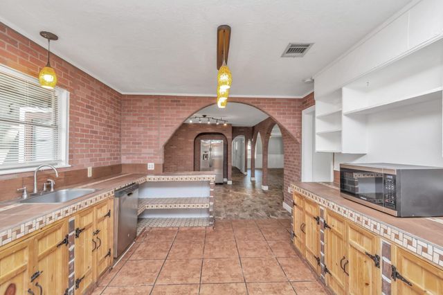 602 Everett Street, Conroe, TX 77301