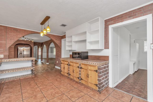 602 Everett Street, Conroe, TX 77301