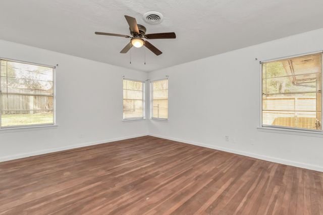 602 Everett Street, Conroe, TX 77301