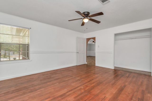 602 Everett Street, Conroe, TX 77301