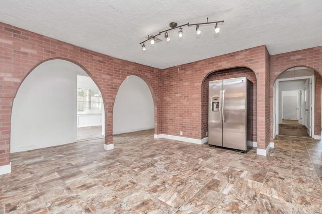 602 Everett Street, Conroe, TX 77301