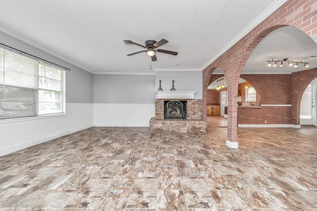 602 Everett Street, Conroe, TX 77301