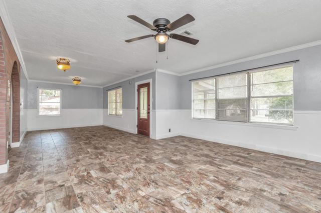 602 Everett Street, Conroe, TX 77301