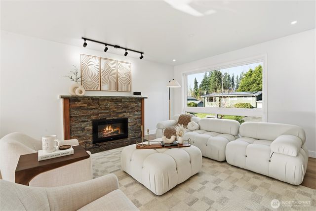 7475 NE 146th St, Kenmore, WA 98028