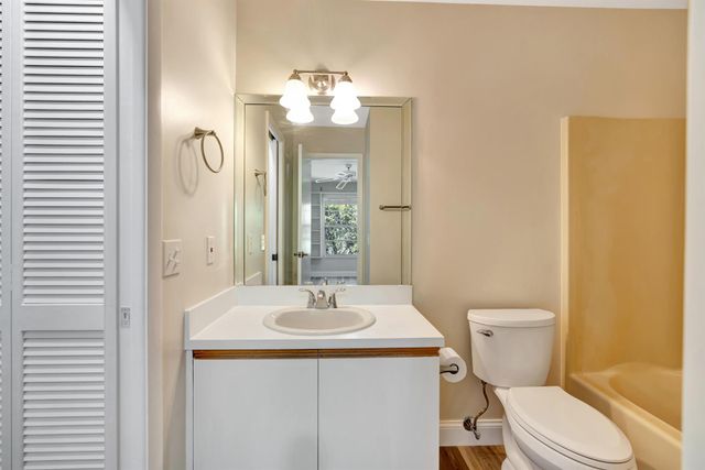 8356 SE Croft Circle 7, Hobe Sound, FL 33455
