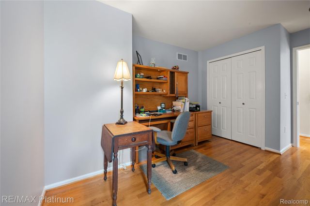 2336 Swans Cove 7, Fenton Charter Township, MI 48430