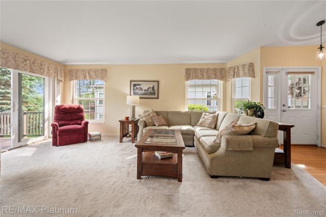 2336 Swans Cove 7, Fenton Charter Township, MI 48430