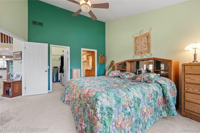 2336 Swans Cove 7, Fenton Charter Township, MI 48430