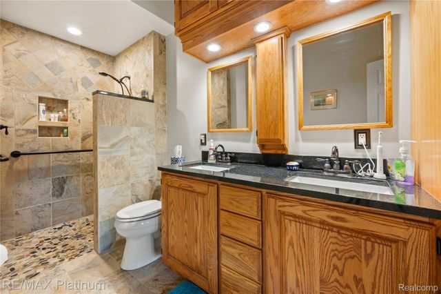 2336 Swans Cove 7, Fenton Charter Township, MI 48430
