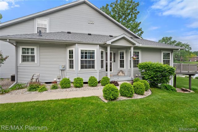 2336 Swans Cove 7, Fenton Charter Township, MI 48430