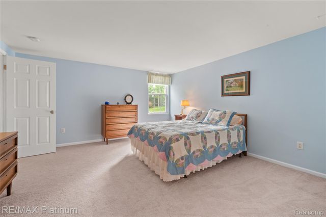 2336 Swans Cove 7, Fenton Charter Township, MI 48430
