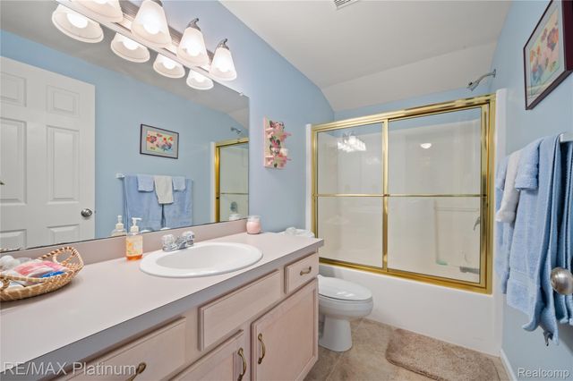 2336 Swans Cove 7, Fenton Charter Township, MI 48430