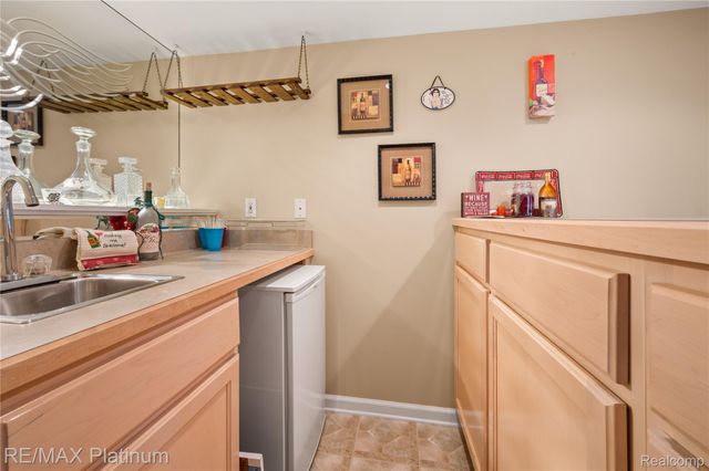 2336 Swans Cove 7, Fenton Charter Township, MI 48430
