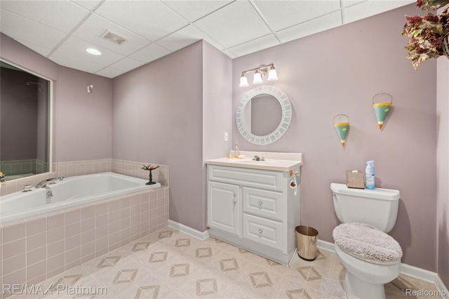 2336 Swans Cove 7, Fenton Charter Township, MI 48430