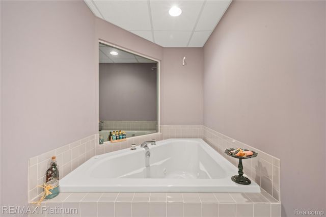 2336 Swans Cove 7, Fenton Charter Township, MI 48430