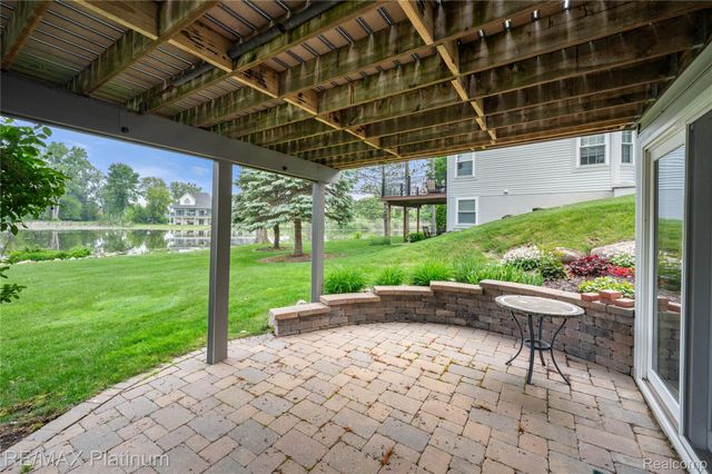 2336 Swans Cove 7, Fenton Charter Township, MI 48430