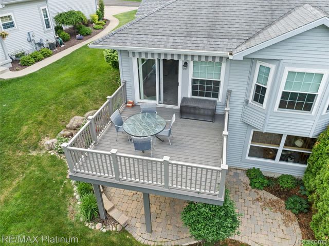 2336 Swans Cove 7, Fenton Charter Township, MI 48430