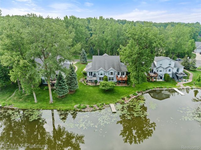 2336 Swans Cove 7, Fenton Charter Township, MI 48430