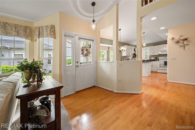 2336 Swans Cove 7, Fenton Charter Township, MI 48430