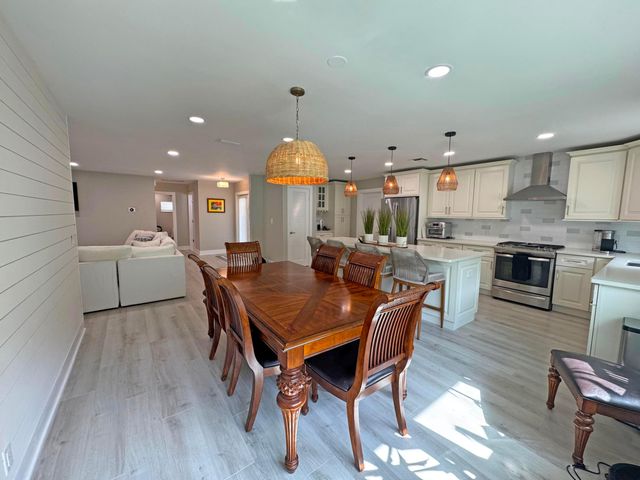 106 Periwinkle Drive, Hypoluxo, FL 33462