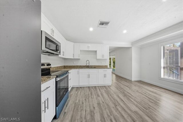 360 Desoto BLVD S, Naples, FL 34117