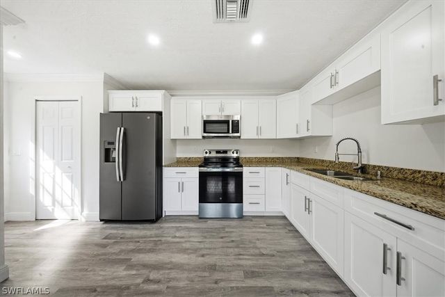 360 Desoto BLVD S, Naples, FL 34117