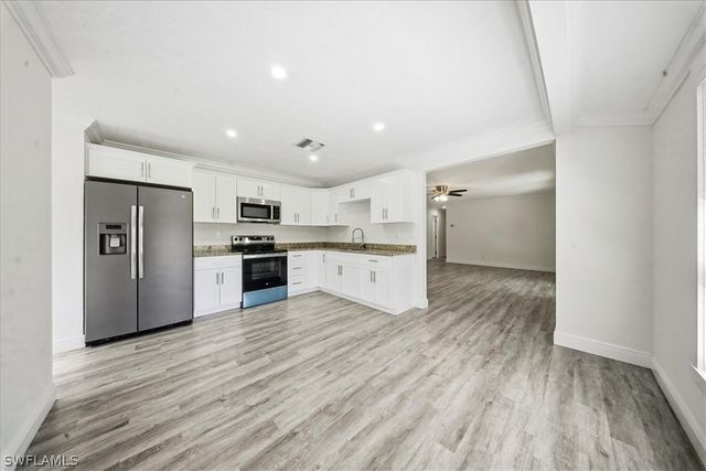 360 Desoto BLVD S, Naples, FL 34117