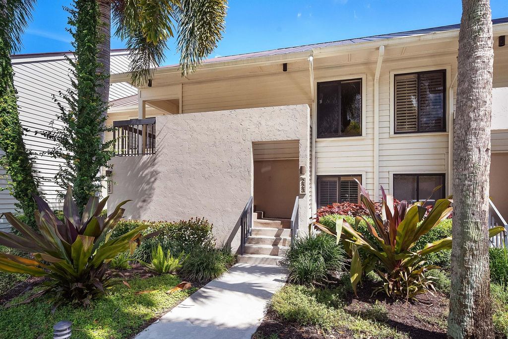 6403 SE Brandywine Court 223, Stuart, FL 34997