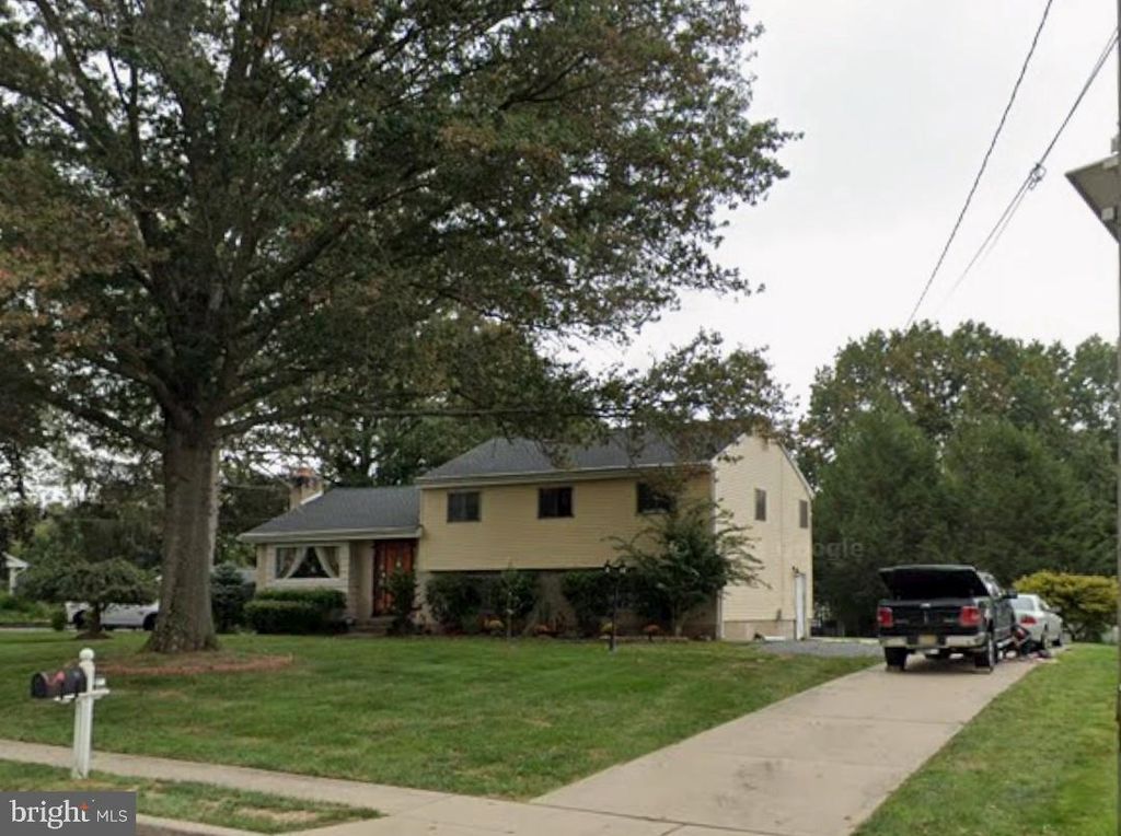 89 UPPER FERRY RD, Ewing, NJ 08628