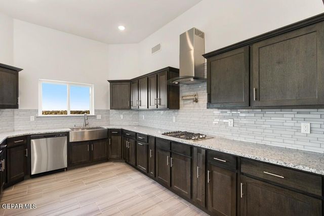 940 KEENLAND Avenue, El Paso, TX 79932