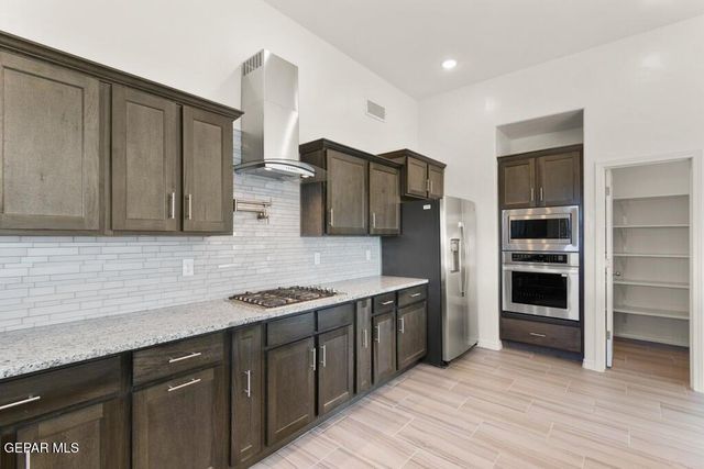 940 KEENLAND Avenue, El Paso, TX 79932