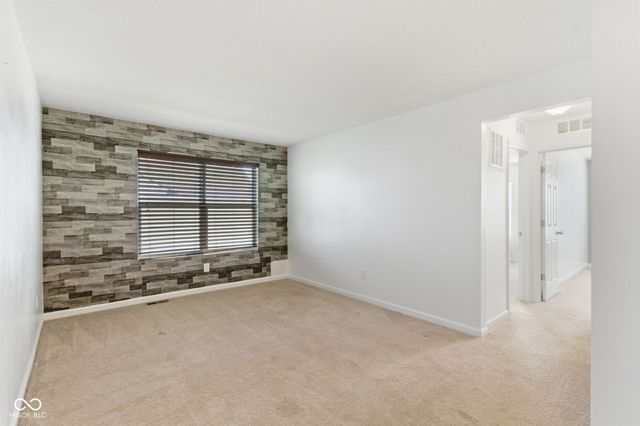 5760 White Pine Road, Whitestown, IN 46075