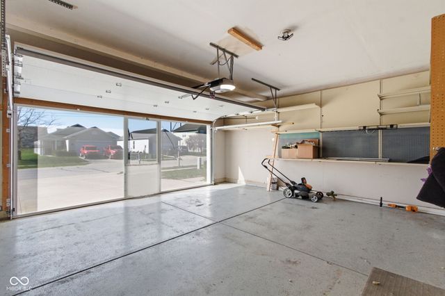 5760 White Pine Road, Whitestown, IN 46075